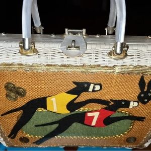 SOLD ON ANOTHER SITE AND IS NO LONGER AVAILABLE. CAN’T DELETE UNTIL TOMORROW